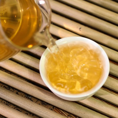 云南普洱茶饼原产地老班章古树纯料紧压普洱茶生茶饼357g 厂家直销图3