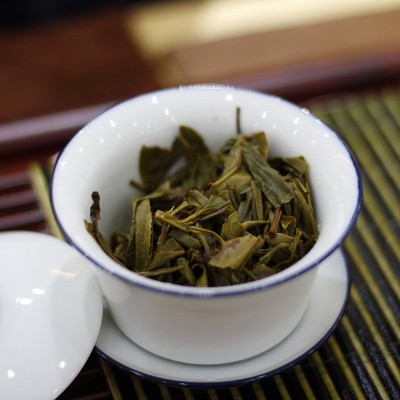 云南普洱生茶临沧区冰岛大树茶叶头春357克普洱生茶饼普洱图4