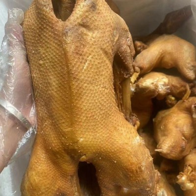 厂家一手货源全熟鲜卤鹅批发3斤左右全熟即食卤菜店餐饮食材批发图2
